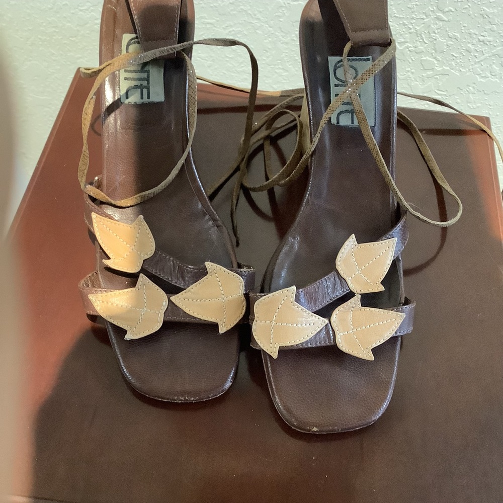 BEAUTIFUL WEDGES  TIE STRAP SANDALS